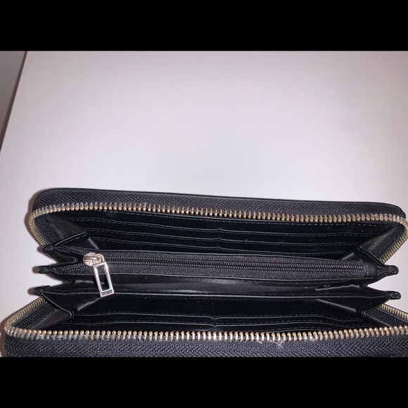 Black Wallet from Guess - Picture 4 of 4